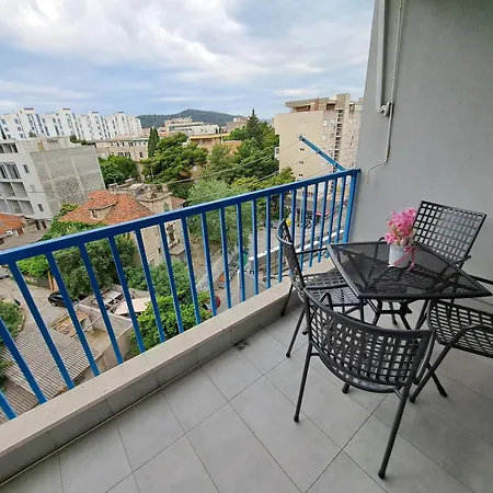 Lejlighed In Split, Near The Old Town, Three Rooms, Balcony, Garage Split