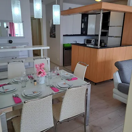 In Split, Near The Old Town, Three Rooms, Balcony, Garage Lejlighed