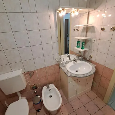 In Split, Near The Old Town, Three Rooms, Balcony, Garage Lejlighed Split