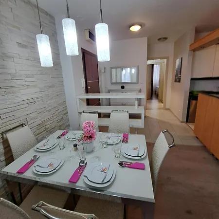 In Split, Near The Old Town, Three Rooms, Balcony, Garage Lejlighed *