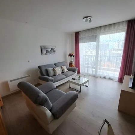 Apartamento In Split, Near The Old Town, Three Rooms, Balcony, Garage Split