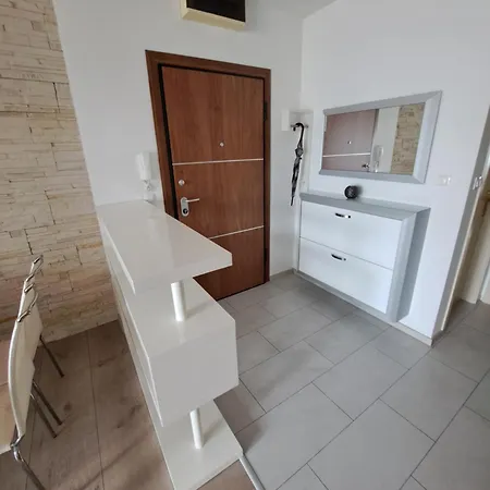 Apartamento In Split, Near The Old Town, Three Rooms, Balcony, Garage *