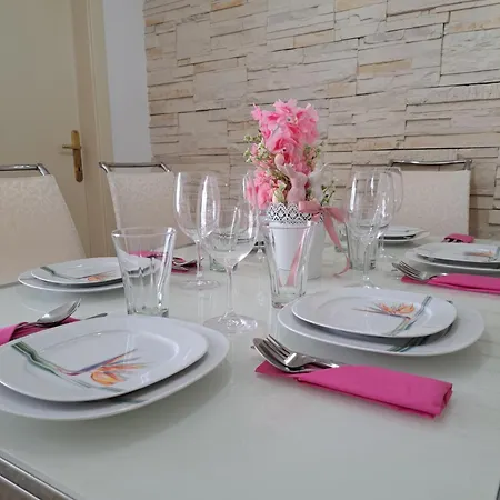 Apartamento In Split, Near The Old Town, Three Rooms, Balcony, Garage