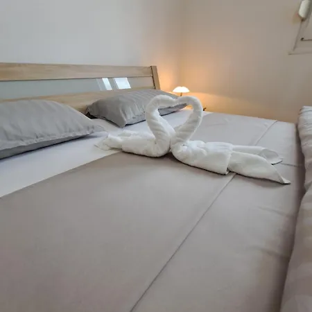 In Split, Near The Old Town, Three Rooms, Balcony, Garage Appartement