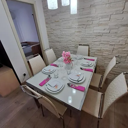 Appartement In Split, Near The Old Town, Three Rooms, Balcony, Garage Split