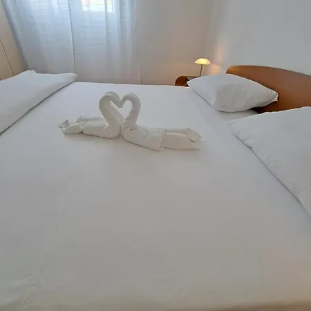 Apartamento In Split, Near The Old Town, Three Rooms, Balcony, Garage