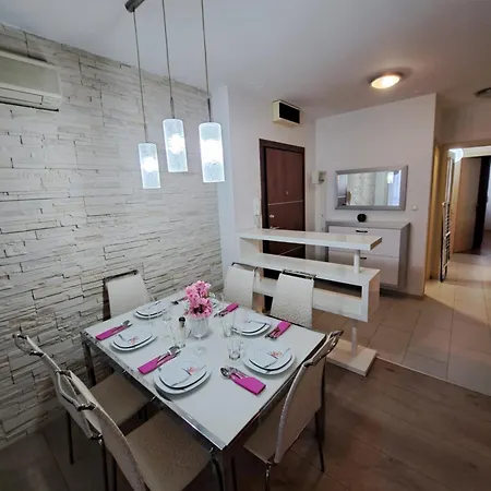 In Split, Near The Old Town, Three Rooms, Balcony, Garage * Split