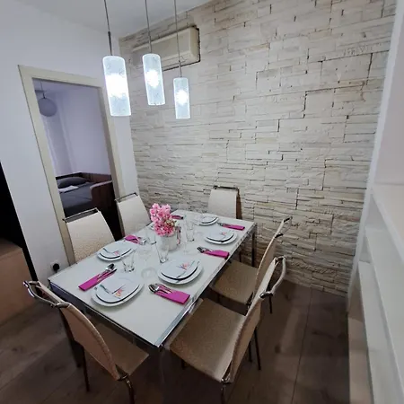 Apartamento In Split, Near The Old Town, Three Rooms, Balcony, Garage