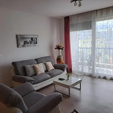 In Split, Near The Old Town, Three Rooms, Balcony, Garage 스플리트