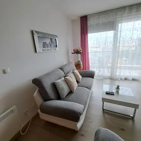 아파트 In Split, Near The Old Town, Three Rooms, Balcony, Garage