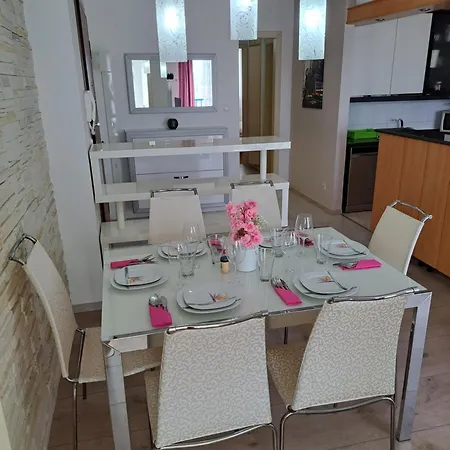 아파트 In Split, Near The Old Town, Three Rooms, Balcony, Garage *