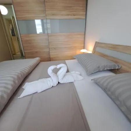 In Split, Near The Old Town, Three Rooms, Balcony, Garage 스플리트