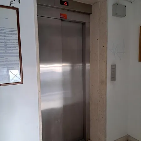 In Split, Near The Old Town, Three Rooms, Balcony, Garage * 스플리트