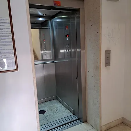 In Split, Near The Old Town, Three Rooms, Balcony, Garage 아파트 *